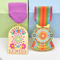 Médaille personnalisée de forme spéciale Fiesta, médaille de récompense en métal émaillé souple 2D 3D avec ruban imprimé