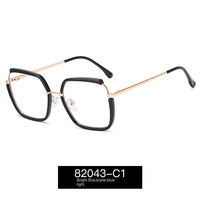 82043 femmes grand cadre plat lunettes Anti-lumière bleue myopie lunettes Internet populaire maquillage mode Ins peut être équipé