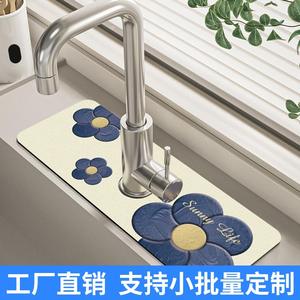 Alfombrilla de Cocina Rectangular Sunny Life, Antideslizante y Absorbente, para Fregadero o Encimera, con Diseño de Flores, Color Índigo - Product Image 3