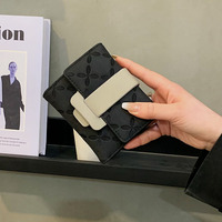 Dompet tangan wanita, gaya Korea dompet PU pendek wanita dengan desain Niche modis semua-cocok tas genggam kasual penutup terbuka lapisan poliester