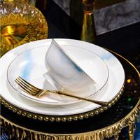 Service de table en porcelaine fine à motif marbré bleu et blanc avec bordure dorée, vaisselle élégante en céramique pour la maison, les mariages et les banquets