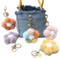 Porte-clés fleur en peluche colorée très populaire, pendentif de sac, décoration de voiture, jouet doux en forme de petite fleur