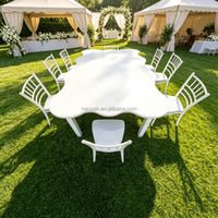 Ensemble table de mariage et chaises Chiavari White Wave, table de repas en forme de fleur pour location événementielle et fêtes