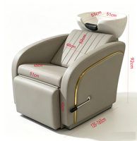 Fauteuil de lavage de luxe beige avec bac en céramique et décorations dorées pour salon, spa, barbier et villa