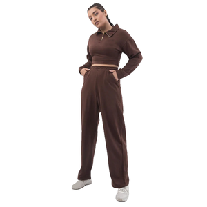 Conjunto Deportivo de Invierno para Mujer, Tendencia, Color Personalizado, Alta Calidad, 100% Algodón, Chaqueta Corta Elegante y Pantalones Acampanados - Product Image 1