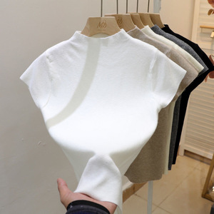 T-shirt court sans manches à col semi-montant et épaules classiques pour femme – Tendance - Product Image 2