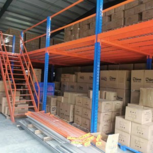 Grand rayonnage de mezzanine d'entrepôt avec cloisons superposées pour la classification de différentes marchandises - Product Image 4