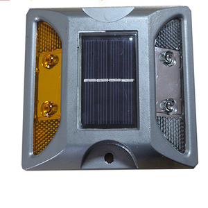 Nouveau design de balise routière solaire réfléchissante en aluminium avec lumière LED jaune - Product Image 2