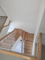 VIKO Appartement Hôtel Style Minimaliste Intérieur Double Plaque Bois Massif Escalier Droit Escalier
