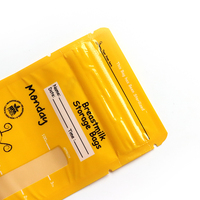 Sachet transparent polyvalent pour lait maternel et produits laitiers pasteurisés avec échelle graduée intégrée
