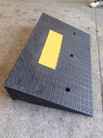 Tapis de seuil, rampe de passage, traversin de trottoir, rehausseur d'escalier, caoutchouc, bosse ralentissante, solide