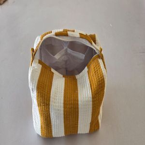Ensemble de 3 trousses de toilette et de maquillage pliables multifonctions en coton matelassé marron clair et blanc, écologiques et durables - Product Image 3