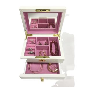 Boîte à bijoux en bois laqué haute brillance, grand rangement pour bijoux avec serrure et miroir pour boucles d'oreilles, colliers et bracelets - Product Image 1