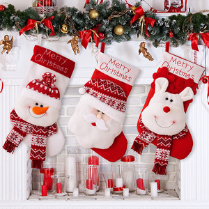 Chaussettes de Noël décoratives pour arbre, sacs cadeaux rouges pour enfants, en tissu non tissé écologique, directement de l'usine - Product Image 6