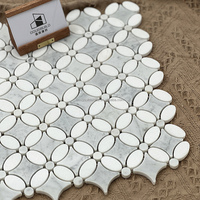 Carrelage en marbre mosaïque moderne de luxe, découpe au jet d'eau, avec motif floral en médaillon, pour la décoration des sols et des murs d'hôtels et de villas