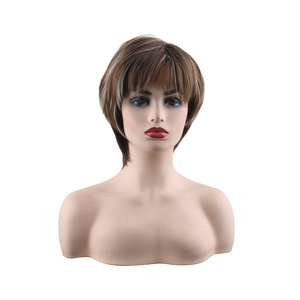 Perruque synthétique <span class=keywords><strong>courte</strong></span> bob <span class=keywords><strong>avec</strong></span> <span class=keywords><strong>frange</strong></span>, <span class=keywords><strong>coupe</strong></span> dégradée naturelle marron pour femme, usage quotidien, fibre résistante à la chaleur, vente en gros - Product Image 2