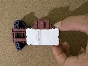 Repuesto de Interruptor de Bloqueo de <span class=keywords><strong>Puerta</strong></span> Metalflex Zv446 para <span class=keywords><strong>Lavadora</strong></span> <span class=keywords><strong>Beko</strong></span> 2805311700 2805311600 2805310200 2805310800 - Product Image 3