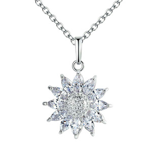 Collana da Donna Romantica con Ciondolo a Fiore in Oro Bianco, Cristallo Taglio Marquise e Strass con Montatura a Griffe, per Uso Quotidiano - Product Image 1