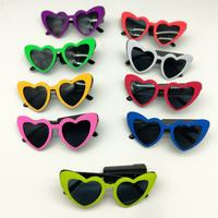 Lunettes en forme de cœur lumineuses, lunettes LED néon, lunettes en plastique en forme de cœur pour Halloween, mariage et décoration de fête, accessoires photo réutilisables