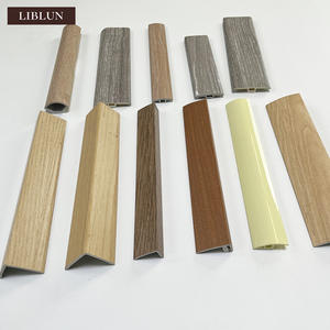 Bande décorative résistante à l'humidité <span class=keywords><strong>de</strong></span> bordure <span class=keywords><strong>de</strong></span> plinthe en PVC durable <span class=keywords><strong>de</strong></span> vente chaude à la <span class=keywords><strong>jonction</strong></span> du mur et du <span class=keywords><strong>sol</strong></span> - Product Image 2