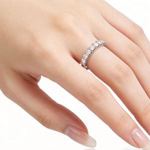 Anillo de Compromiso y Matrimonio de Oro Sólido de 14K con Diamante CVD Cultivado en Laboratorio con Certificado IGI para Hombre y Mujer - Product Image 4