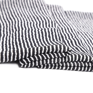 <span class=keywords><strong>En</strong></span> gros Pop 57/58 "Polyester Noir Blanc Rayé <span class=keywords><strong>En</strong></span> Mousseline de Soie Imprimé <span class=keywords><strong>Tissu</strong></span> - Product Image 1