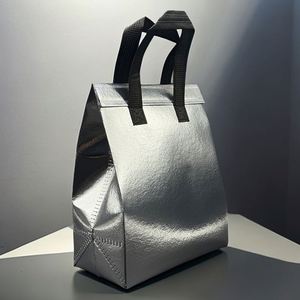 Sac isotherme personnalisé en non-tissé durable pour emballage de thé au lait et desserts à emporter, avec isolation en feuille d'aluminium et soie - Product Image 4