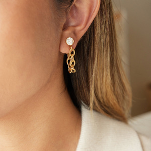 Pendientes colgantes de acero inoxidable con cadena de oro, borla y circonita engastada - Product Image 3