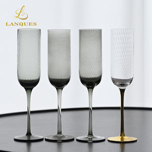 Flûtes à <span class=keywords><strong>champagne</strong></span> ondulées <span class=keywords><strong>de</strong></span> design européen Lanques, verres à vin pour la maison, les mariages et les événements <span class=keywords><strong>de</strong></span> restauration - Product Image 4