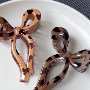 Pinzas para el pelo con estampado de leopardo, pinzas retro con lazo y diseño de cruz, pinzas de tiburón con agarre antideslizante, pinzas de garra de moda para mujer - Product Image 5