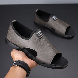 Sandalias informales con correa en T, de cuero suave, antideslizantes, para hombre, zapatos de playa huecos para verano, para exteriores, sin cordones, para jóvenes de 18 a 40 años - Product Image 3