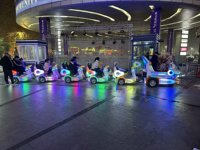 Train électrique sans rails pour enfants en plein air avec matériaux en peluche et en alliage pour l'école, la maison, les centres commerciaux et les parcs d'attractions