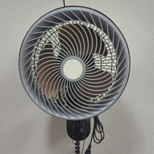 Ventilateur mural gris avancé de 9 pouces, léger, en plastique, avec refroidissement par air, moteur à 3 fils en cuivre, télécommande mécanique, haute vitesse, pour usage domestique - Product Image 6