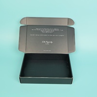 Boîte d'expédition en carton ondulé avec logo personnalisé en relief, doublure en mousse, emballage recyclable pour cosmétiques, pour l'aviation et les cadeaux