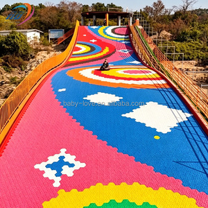 Manèges de parc d'attractions commerciaux, équipement de jeu extérieur, toboggan géant en plastique pour adultes, toboggan sec arc-en-ciel pour enfants - Product Image 1