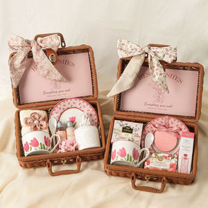 LANJO - Juego de Caja de Regalo de Lujo con Temática Rosa para Damas de Honor, Taza Floral, Toalla de Spa, Papel Reciclado Hecho a Mano, Regalo de Agradecimiento para Damas de Honor - Product Image 1