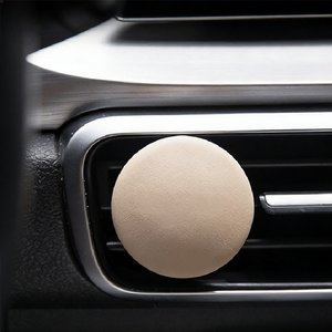 Diffuseur de parfum pour grille d'aération de <span class=keywords><strong>voiture</strong></span> avec logo personnalisé, feuille de parfum, coffret cadeau de luxe léger en cuir d'agneau et métal, polyvalent - Product Image 3