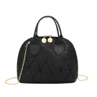Sac à main mini décontracté pour femme, nouveau style 2026, tendance transfrontalière, motif matelassé, chaîne estampée or, fermeture éclair en forme de coquille, en polyester