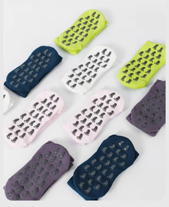 Chaussettes de Pilates souples OEM avec broderie de ballet, antidérapantes, de haute qualité, pour le yoga et le ballet - Product Image 6