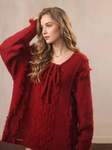 Pull chic à col en V et franges, style bohème, à nouer sur le devant avec détails en pompons. Haut en tricot surdimensionné pour une ambiance hivernale confortable - Product Image 1