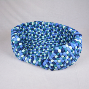 Lujosa cama de perro de fieltro de lana azul hecha a mano con elegante patrón de animales estilo moderno máxima comodidad para mascotas caja de invierno embalada - Product Image 3