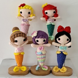 ตุ๊กตาถักโครเชต์ทำมือจากฝ้าย ประดับตกแต่งรถยนต์ รูปเจ้าหญิงเงือก - Product Image 1