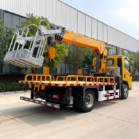 Bras télescopique multifonctionnel à flèche droite, stabilisateurs hydrauliques réglables Grue aérienne montée sur camion pour le levage de marchandises