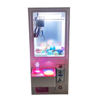 Usine directe Mini simulateur de grue à griffes en plastique poussoir de pièces de monnaie pour enfants Machine de jeu d'arcade poussoir pour enfants Machine de poupée