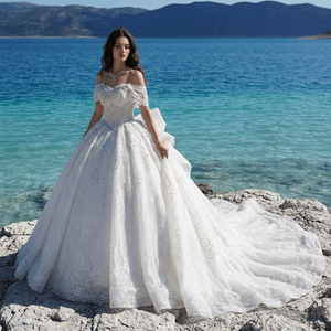 ชุดแต่งงานเจ้าสาวสไตล์วัง ประดับเพชรปักลายลูกปัด กระโปรงบานใหญ่ โรแมนติก รุ่น Gt26025 Jancember - Product Image 1