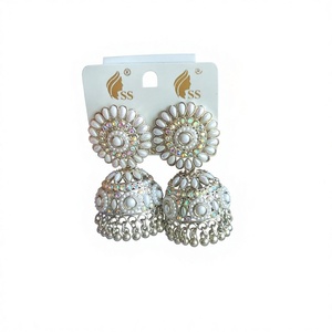 Boucles d'oreilles pendantes SS en alliage plaqué argent, imitation perle, cristal, strass, style bohème, bijoux de mariage pour femmes - Product Image 1