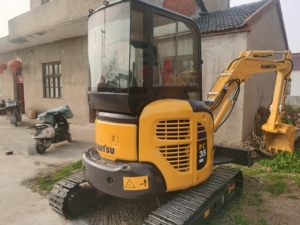 Mini-excavatrice Komatsu PC35 d'occasion, pelle rétrocaveuse 3,5 tonnes, moteur Cummins, pompe hydraulique et boîte de vitesses Kawasaki, brise-roche, certifiée CE - Product Image 2
