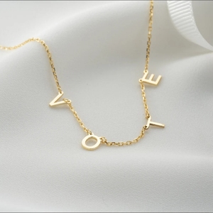 Cao Đánh Bóng Vàng Mạ Thép Không Gỉ Chữ Lồng Mặt Dây Chuyền Vòng Cổ Cuộc Bầu Cử Vòng Cổ Với Tùy Chỉnh Monogram Quà Tặng Cho Cô - Product Image 1