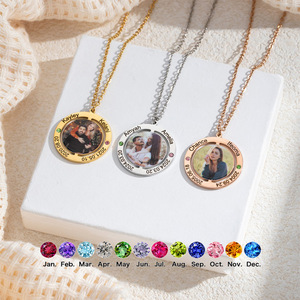 Collar Personalizado con Colgante Redondo de Bambú y Cadena de Cobre, Grabado con Nombre y Fecha, Incrustaciones de Gemas, Foto a Color UV, Marca SQ - Product Image 1