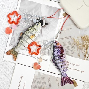 Porte-clés créatif en forme de poisson segmenté avec breloques étoile et cœur, pendentif de sac à dos et cordon de téléphone mignon style appât de pêche - Product Image 2